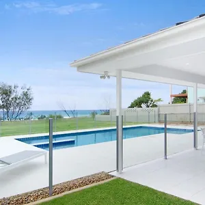 https://sentosa-on-tugun-beachfront-5-bedroom.queenslandhotels.net